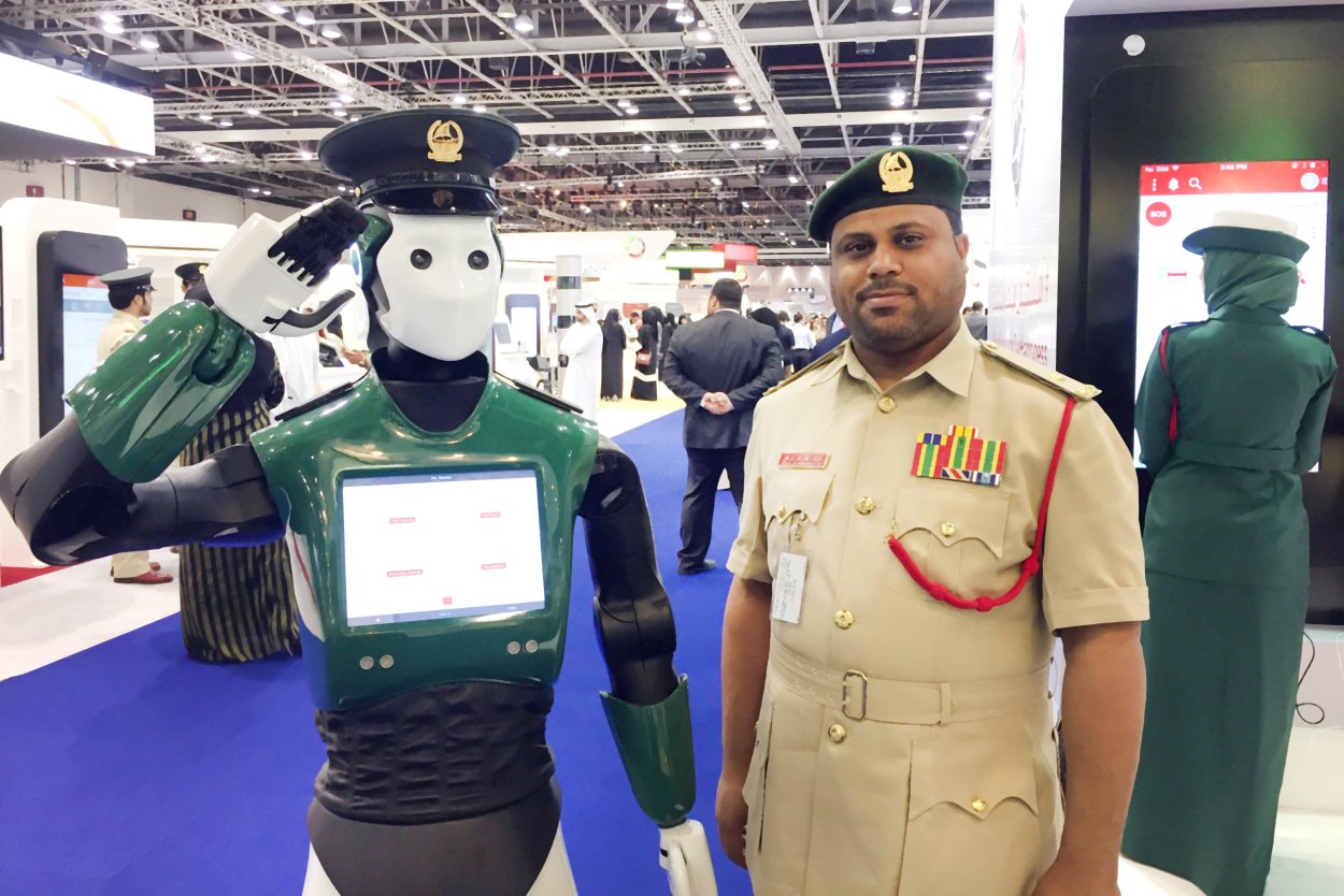 police et le premier robot