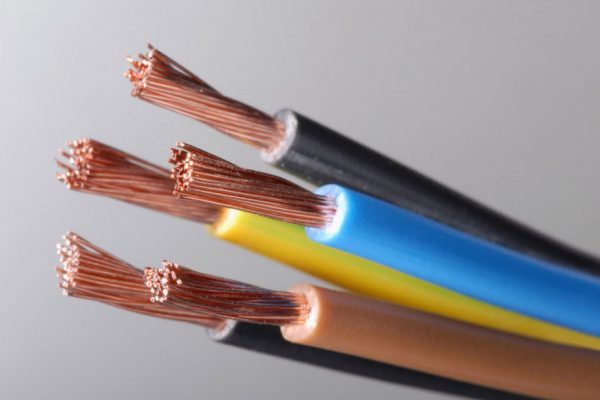 Elektrische Kabel: verschiedene Farben für verschiedene Anwendung