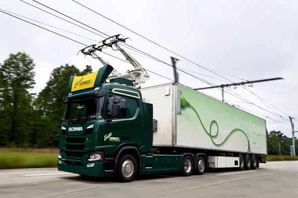 Elektrische Kabel für e-LKWs auf der Autobahn? Vor- und Nachteile