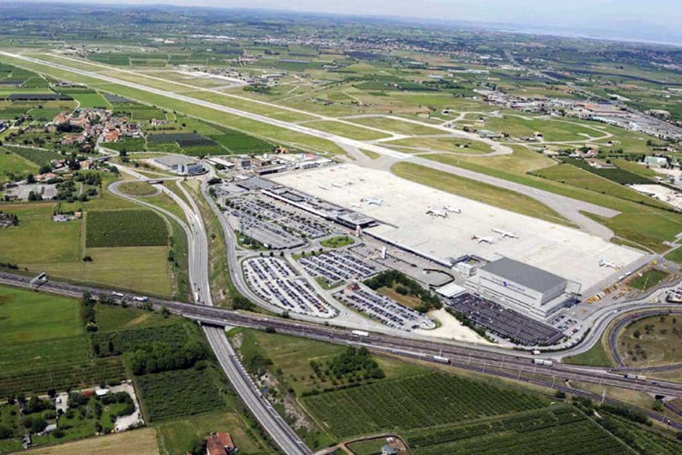 L’aéroport Catullo de Vérone est renouvelé, agrandi et illuminé grâce aux câbles LTC.